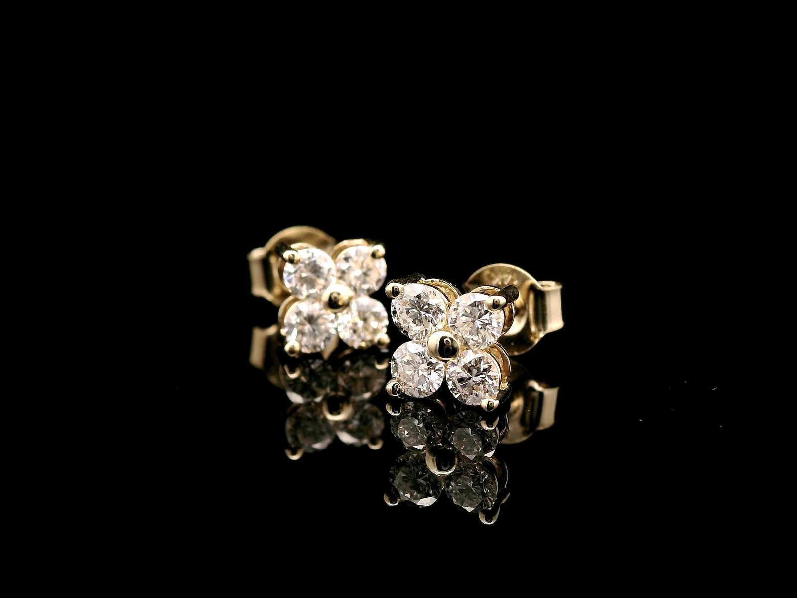 Yellow Gold Round Diamond Floral Studs