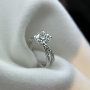 Round Brilliant Diamond Engagement Ring