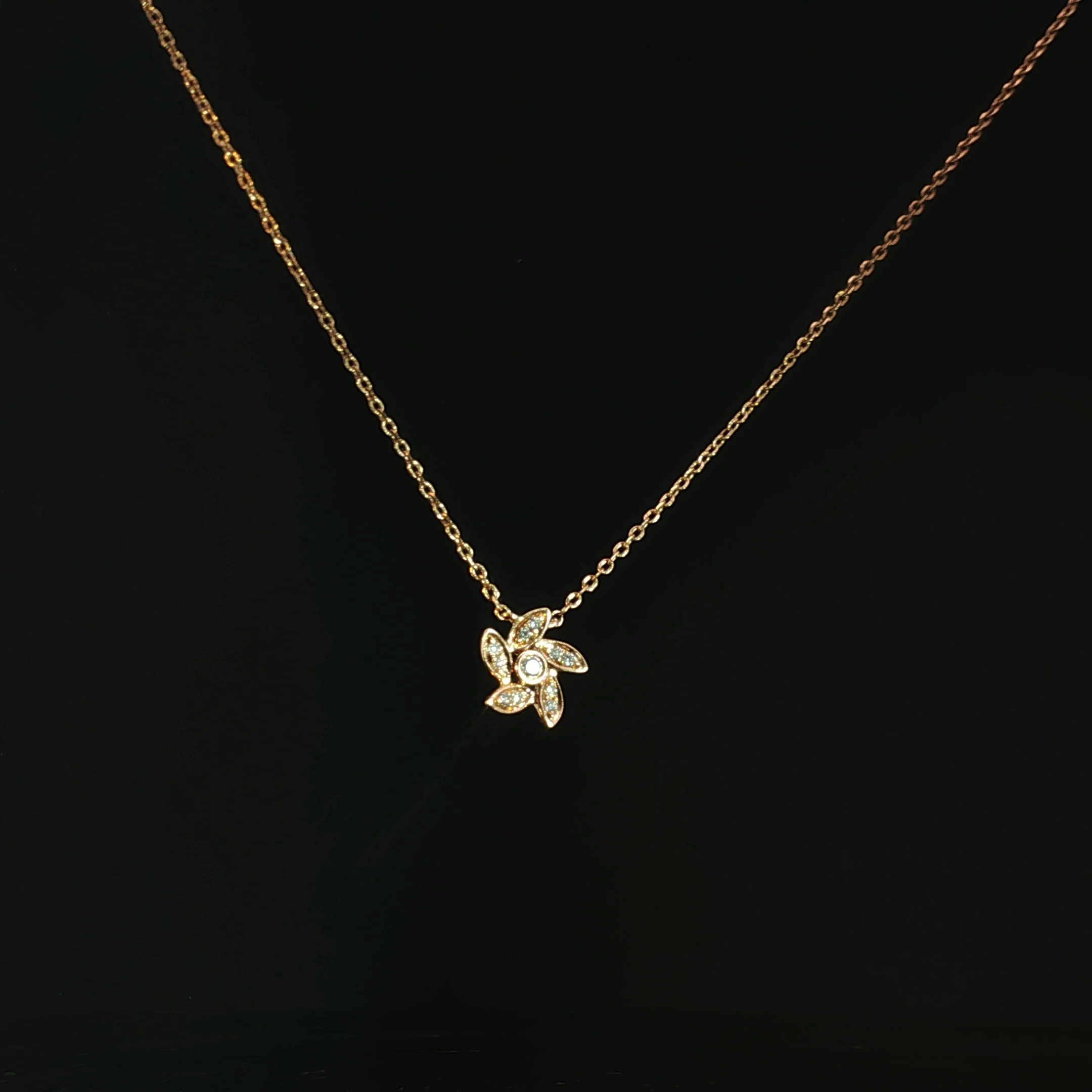 18K Gold Diamond Flower Pendant Necklace