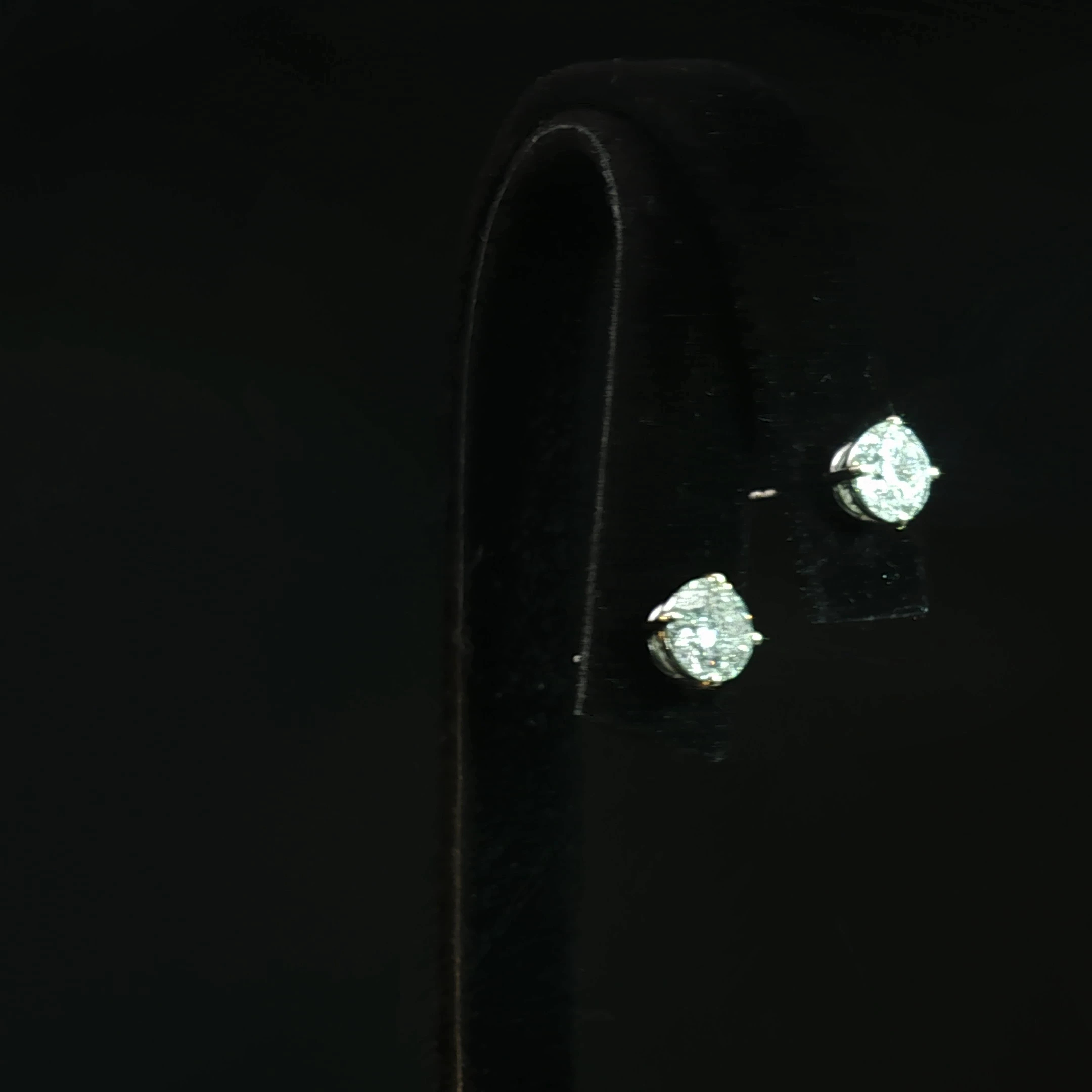 Round Cut Natural Diamond Stud Earrings with 2.20 CTW