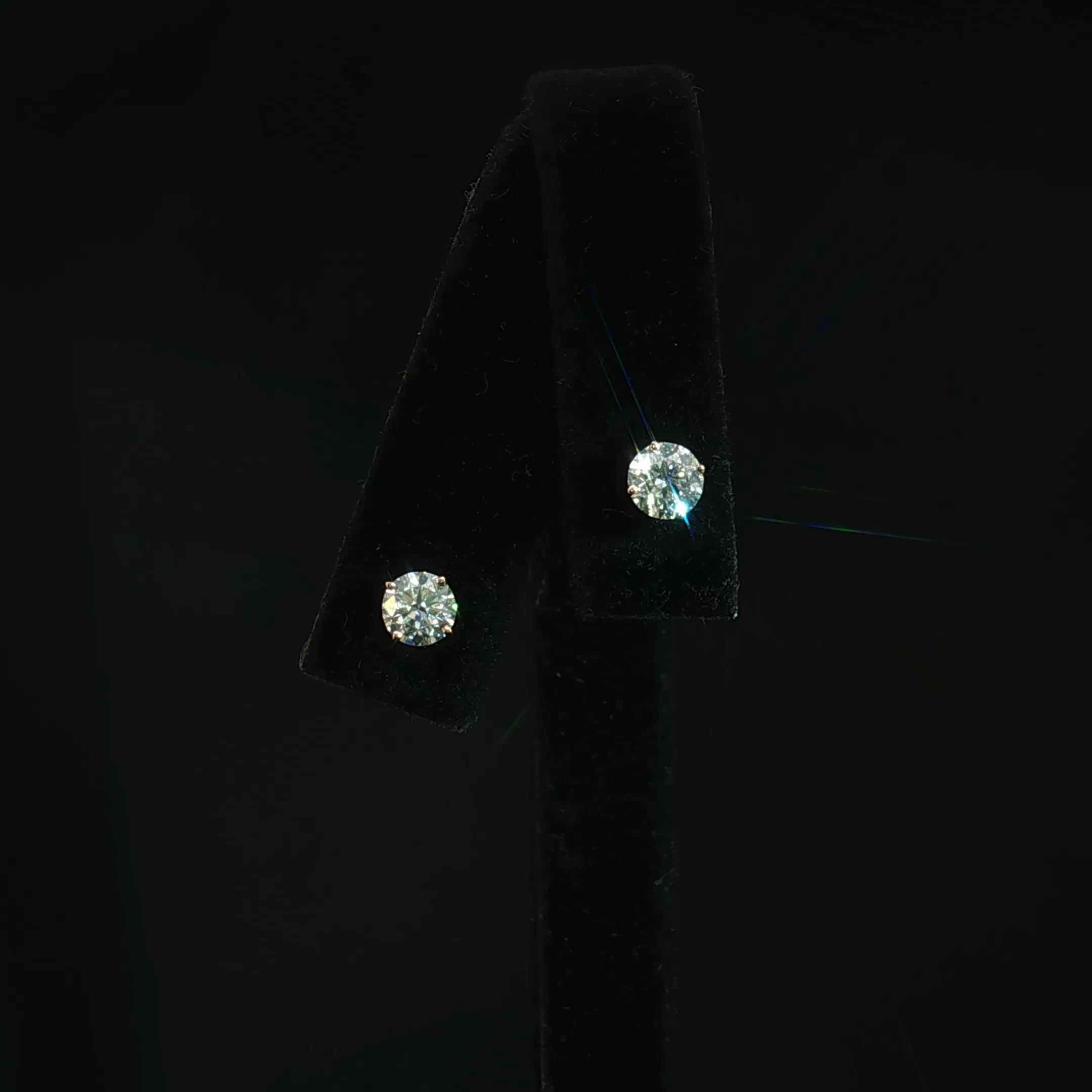 Classic Round Solitaire Natural Diamond Stud Earrings with 0.97 CTW