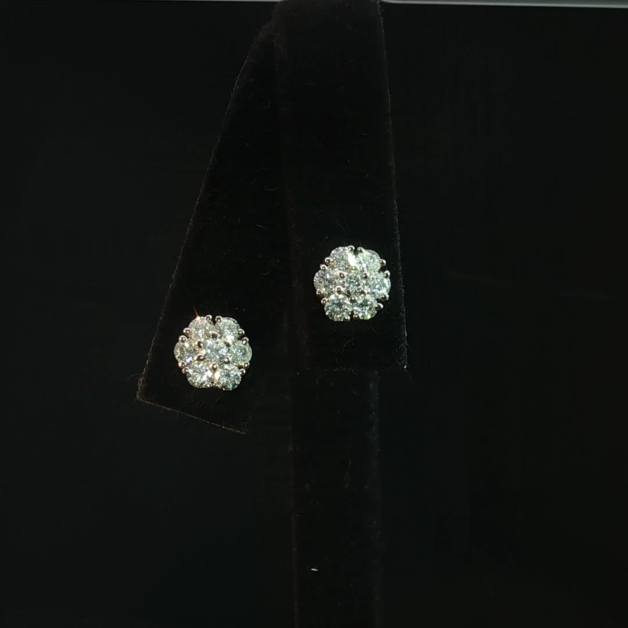 Round Cluster Natural Diamond Stud Earrings with 0.92 CTW