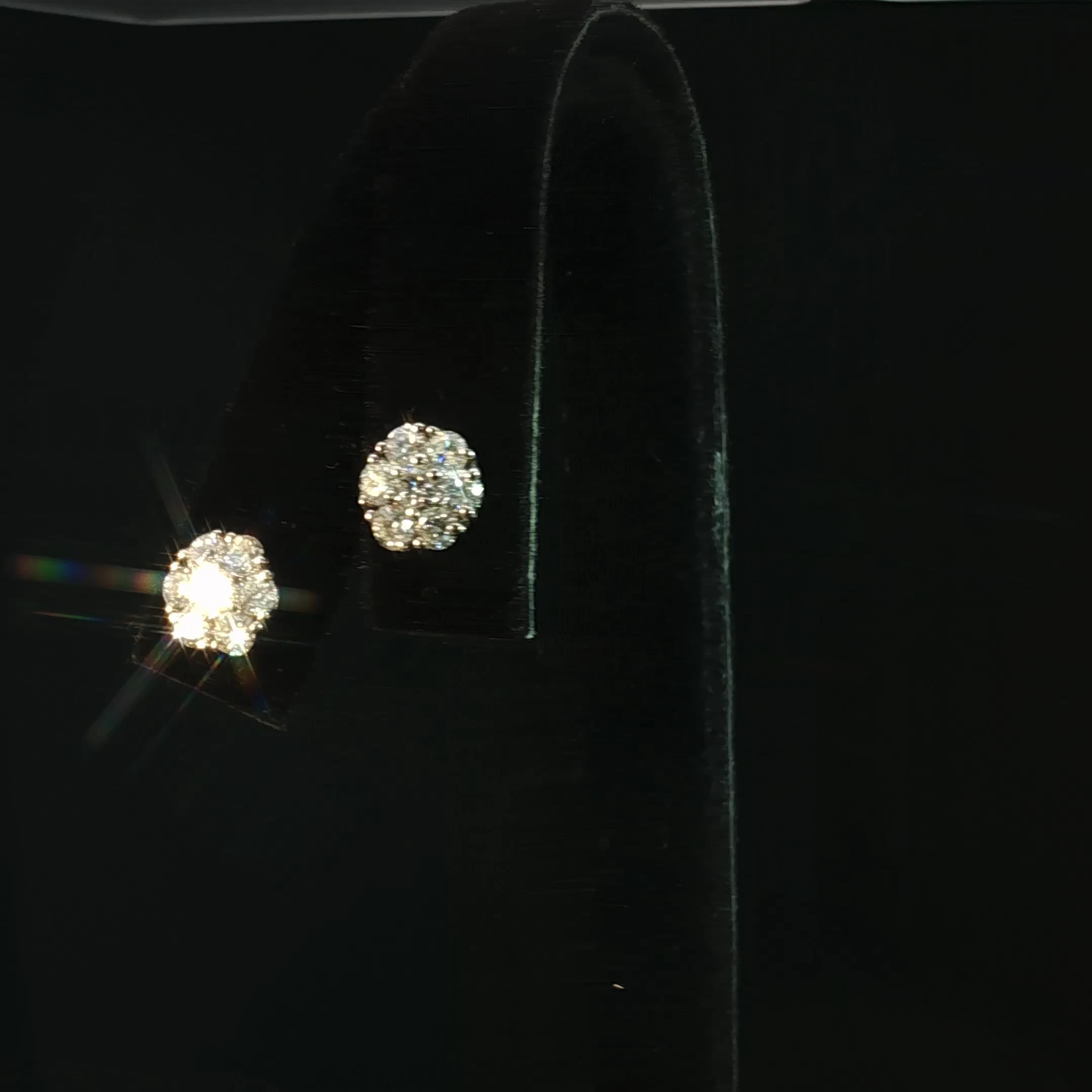 Round Cluster Natural Diamond Stud Earrings with 0.92 CTW - Image 3