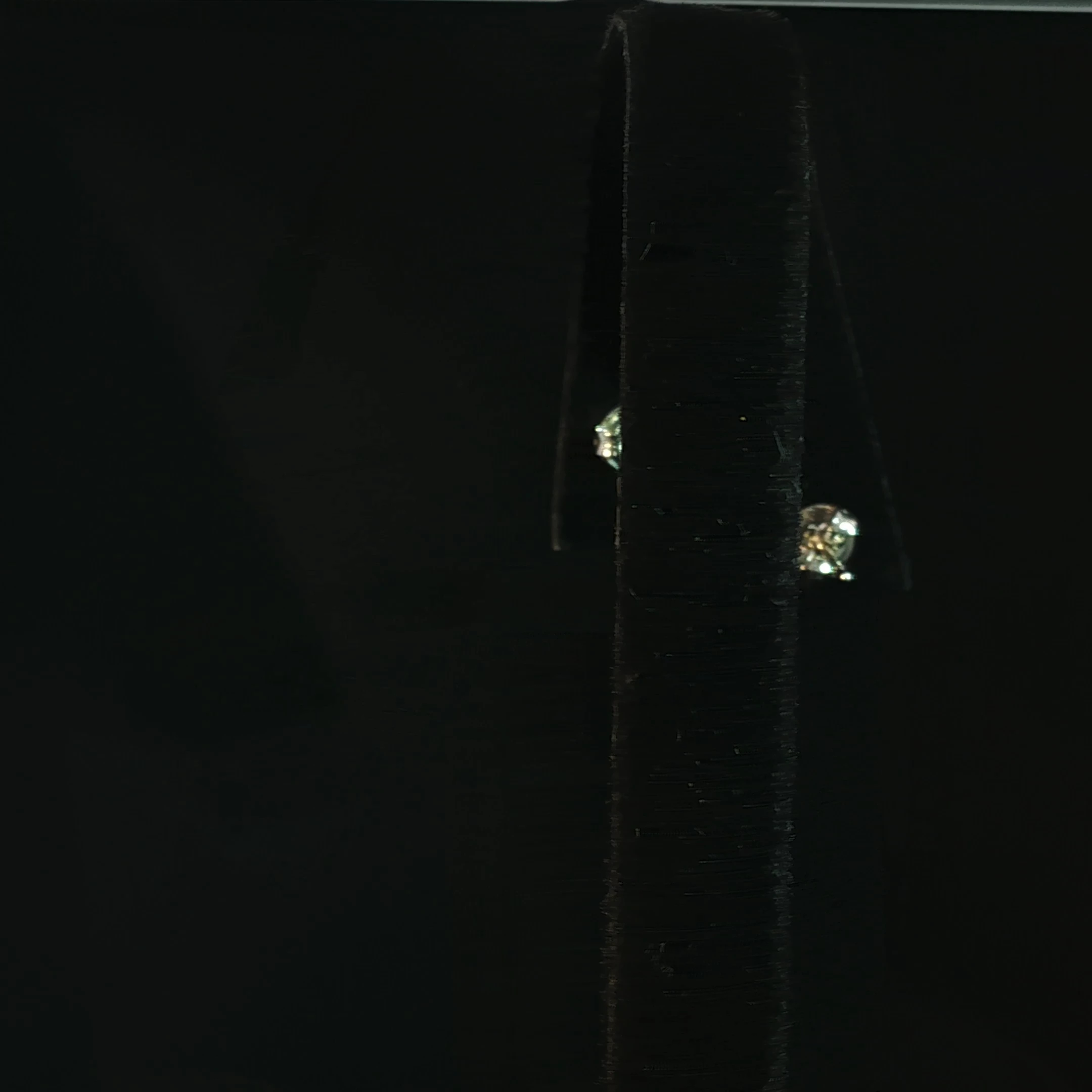 Round Cluster Natural Diamond Stud Earrings with 0.92 CTW - Image 4