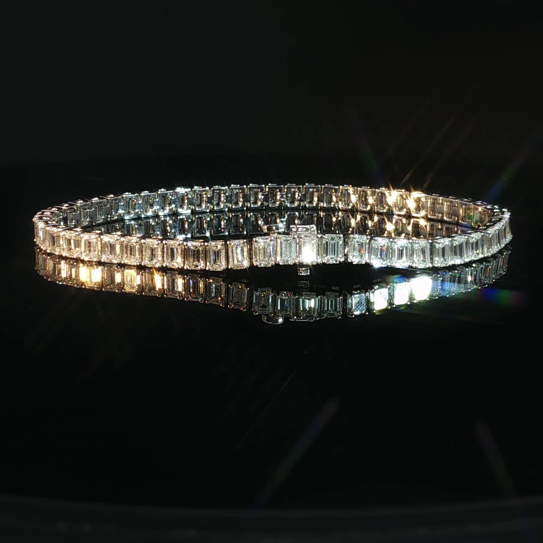 14K Gold Emerald Cut Diamond Tennis Bracelet - Image 4