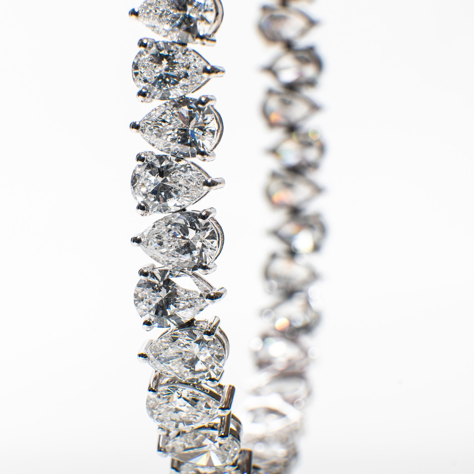 14K White Gold Pear-Cut Diamond North/South Tennis Bracelet – 24.97 Carats - Image 2
