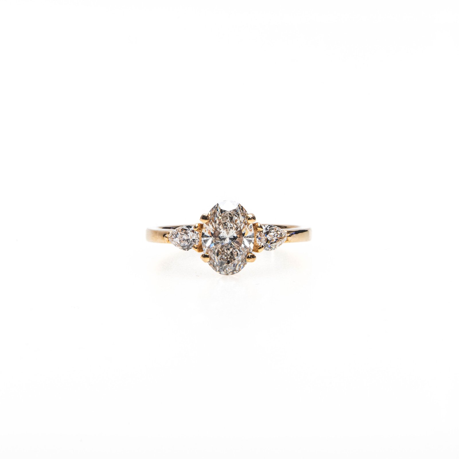 Oval Solitare Engagement Ring With 2.52CT & Side Pear Diamonds - Image 4